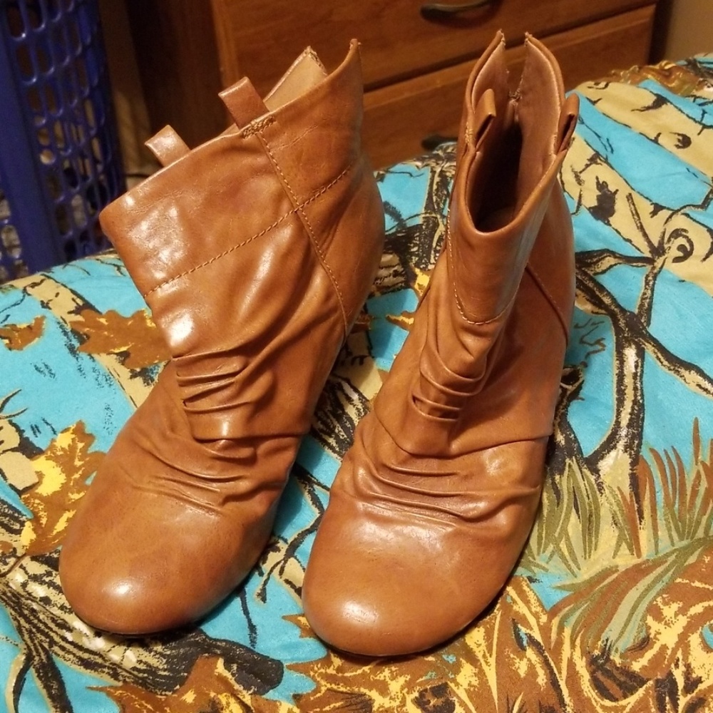 American Eagle boots